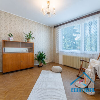 Prodej domu se zahradou, 830 m2, ul. Na Veselí, Jesenice