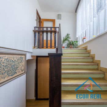Prodej domu se zahradou, 830 m2, ul. Na Veselí, Jesenice