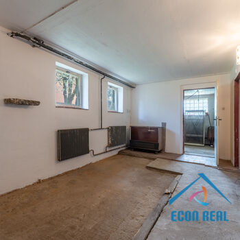 Prodej domu se zahradou, 830 m2, ul. Na Veselí, Jesenice