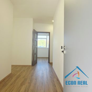 Pronájem zcela nové, luxusní jednotky 3kk, 92m2, s parkováním, U Kovárny, Herink