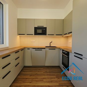 Pronájem zcela nové, luxusní jednotky 3kk, 92m2, s parkováním, U Kovárny, Herink