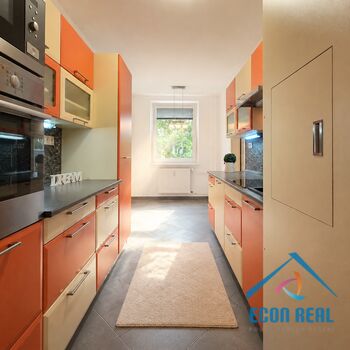Prodej zrekonstruovaného bytu 3+1, 68 m&sup2; + zasklená lodžie a sklep - Hnězdenská, Praha 8, Troja
