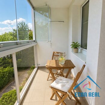 Prodej zrekonstruovaného bytu 3+1, 68 m&sup2; + zasklená lodžie a sklep - Hnězdenská, Praha 8, Troja