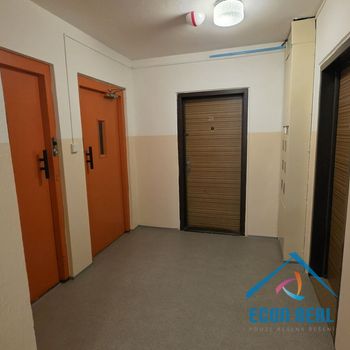 Prodej světlého bytu 2kk s lodžií, Bratří Venclíků, u M Rajská Zahrada, Praha 9 Černý Most