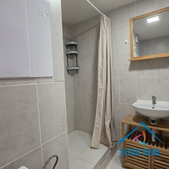 Prodej světlého bytu 2kk s lodžií, Bratří Venclíků, u M Rajská Zahrada, Praha 9 Černý Most