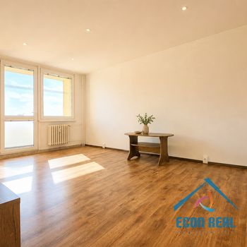 Prodej světlého bytu 2kk s lodžií, Bratří Venclíků, u M Rajská Zahrada, Praha 9 Černý Most