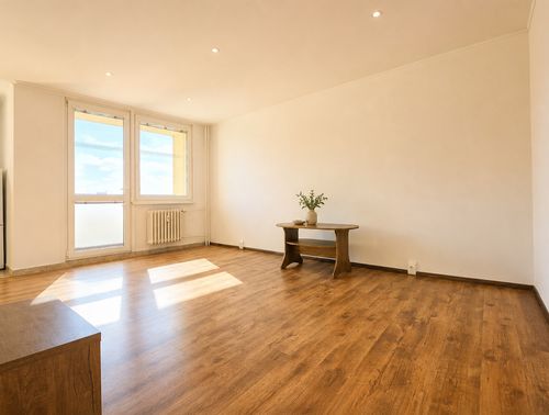 Fotografie nemovitosti - Prodej světlého bytu 2kk s lodžií, Bratří Venclíků, u M Rajská Zahrada, Praha 9 Černý Most