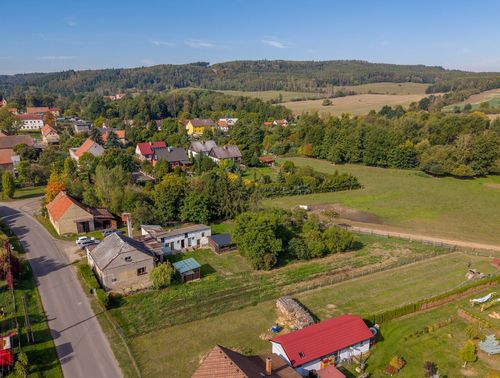 Fotografie nemovitosti - Prodej rodinného domu s pozemky 2 377 m&sup2;, sadem, studnou a hospodářským zázemím &ndash; Oráčov u Rakovníka